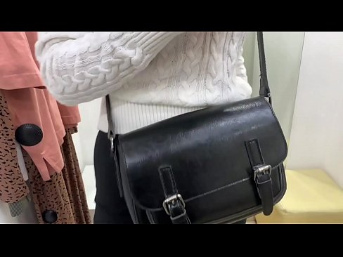 ❤️ Јавна мастурбација на младата кучка FeralBerry со дилдо во фитинг просторијата ️❌ Порно видео на порно mk.fuxporn-com.ru ️❤